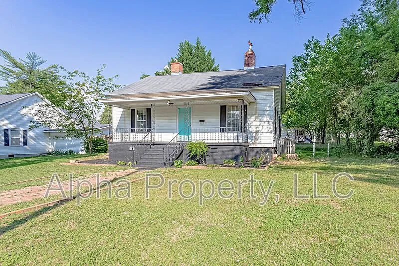 2 bed, 1.0 bath, 1260 sqft, $1,495 — Photo 2
