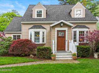 1532 Valencia Rd, Niskayuna, NY 12309