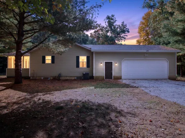 5892 E Carrigan Dr, Newaygo, MI 49337