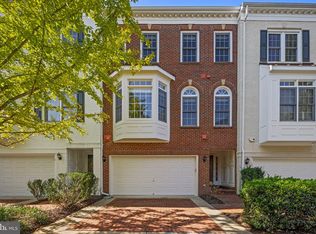 8827 Hunting Lodge Ct, Vienna, VA 22182