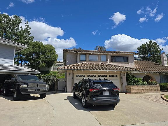 3rd image of 920 S Boone Cir