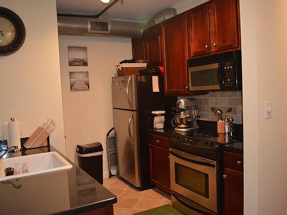5th image of 815 Porter St APT 305