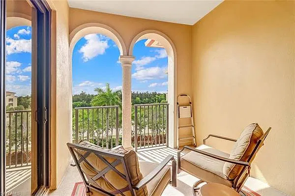 1 bed, 1.5 bath, 1005 sqft, $2,200 — Photo 1