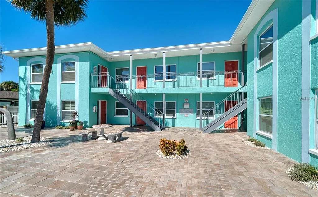 2 bed, 1.0 bath, 1100 sqft, $2,100 — Photo 1