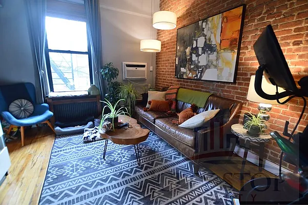 Rented by City Stop Realty | media 9