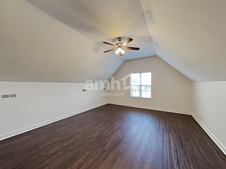 1105 Clay Ct — Photo 13
