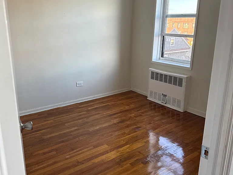 2035 E 16th St #4G — Photo 2