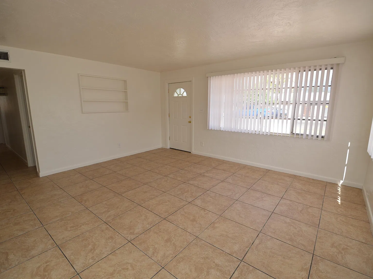 3 bed, 1.0 bath, 1012 sqft, $1,450 — Photo 4