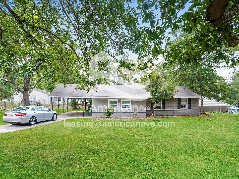 618 Yates St NE