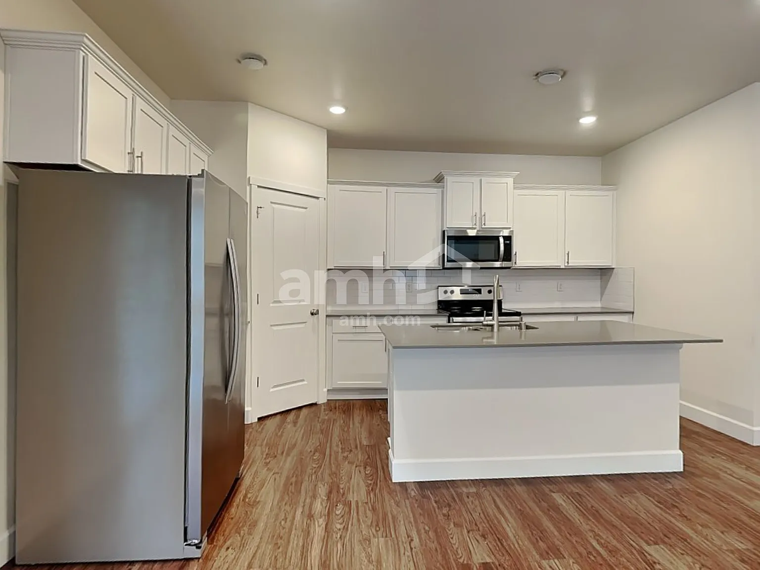 5 bed, 3.0 bath, 2541 sqft, $3,540 — Photo 3