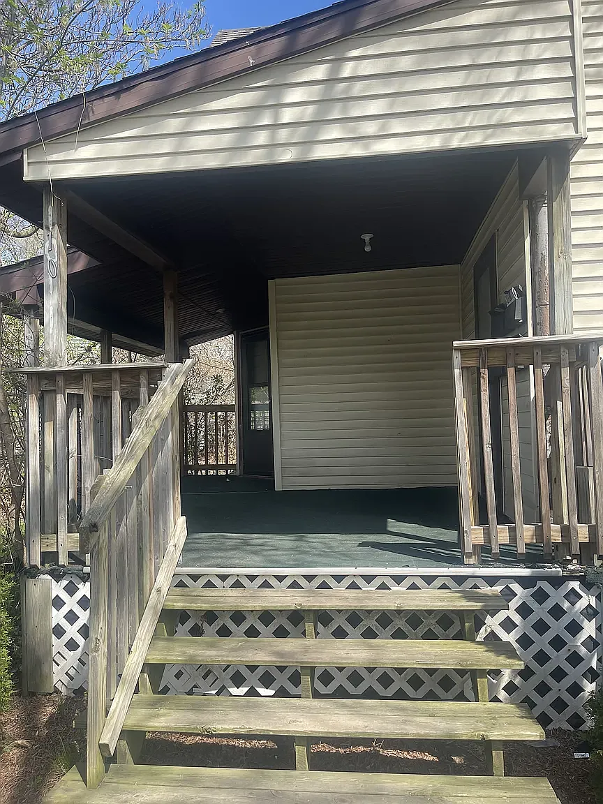 1011 E Hazel St — Photo 2