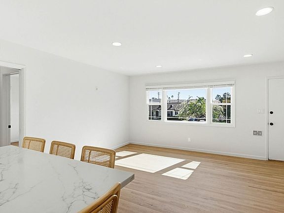 5th image of 1852-1854 Chalcedony St #1852