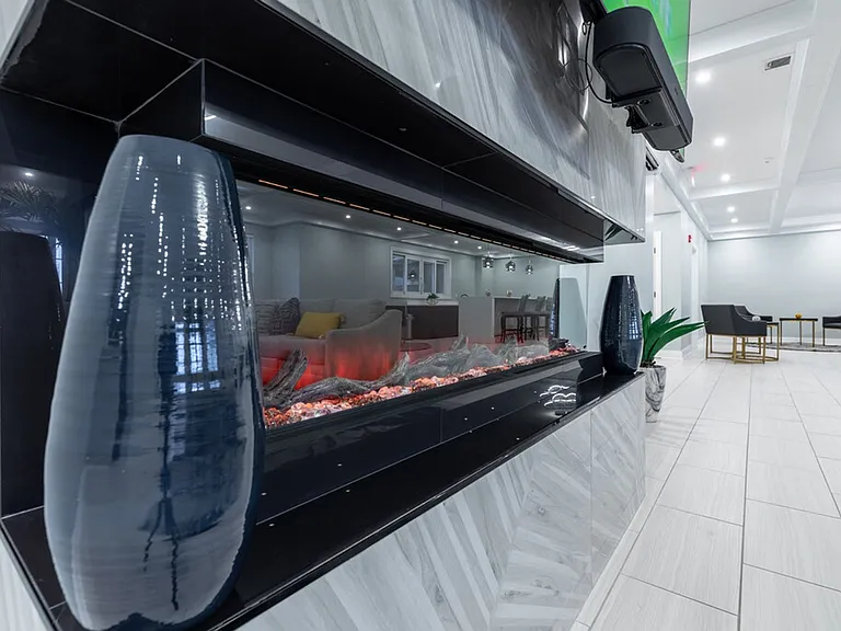 Solara Luxury Apartments — Photo 40