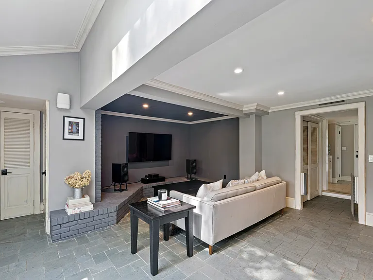 467 Laurel Rd — Photo 7