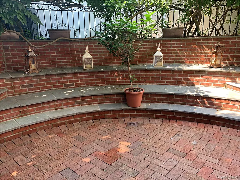 130 E Olive St — Photo 12