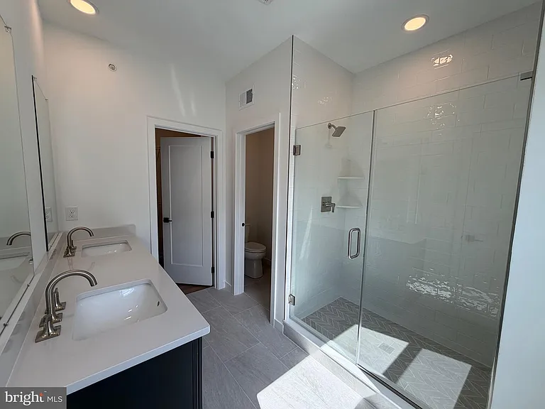 517 Anfield Rd — Photo 15