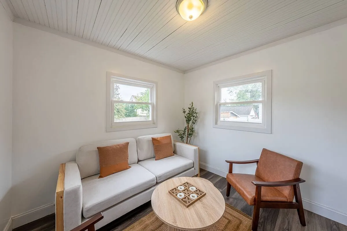 3 bed, 1000 sqft, $3,900 — Photo 2