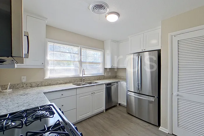 1509 Bell St — Photo 6