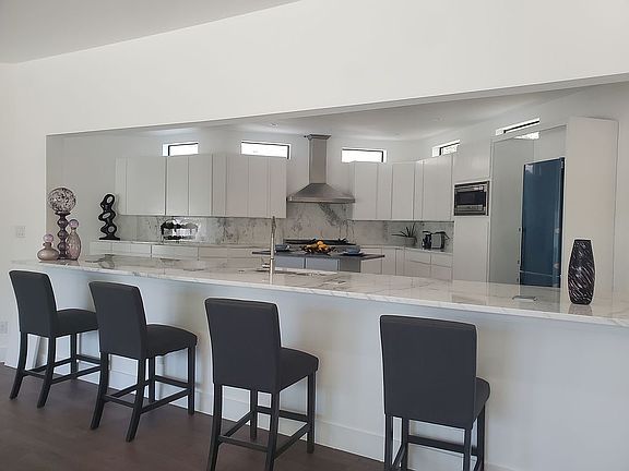 5th image of 5 Henly Ln