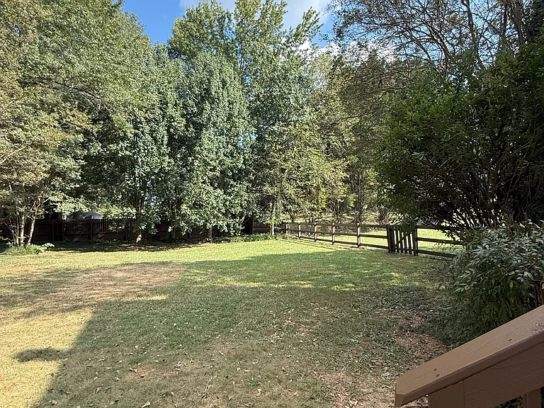 1050 Aiken Rd — Photo 17