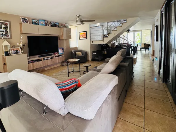54 Princesa Ana, Guaynabo, PR 00969