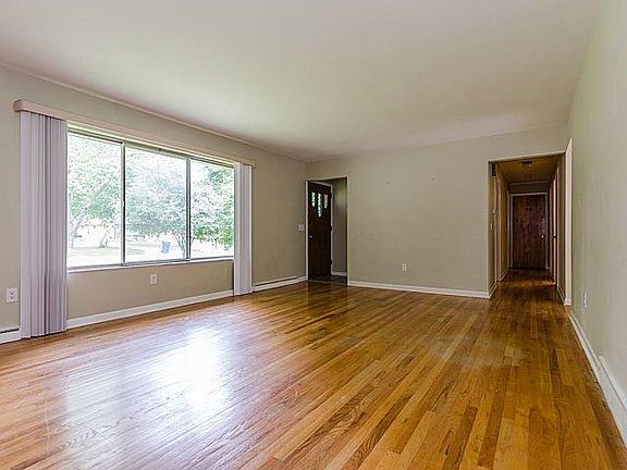 4th image of 2775 Grant Dr