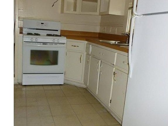 4th image of 2301 Fendall Ave