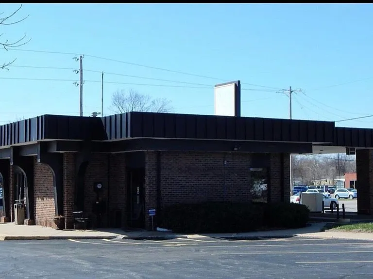 218 S Kansas Ave — Photo 3