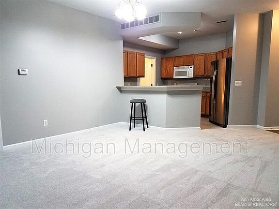 3rd image of 9521 Lakeside Dr