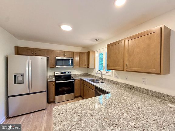 3rd image of 12275 Autumn Ridge Ln