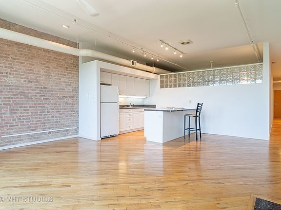 5th image of 2011 W Belmont Ave APT 403