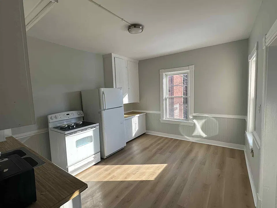 253 Lake St #3