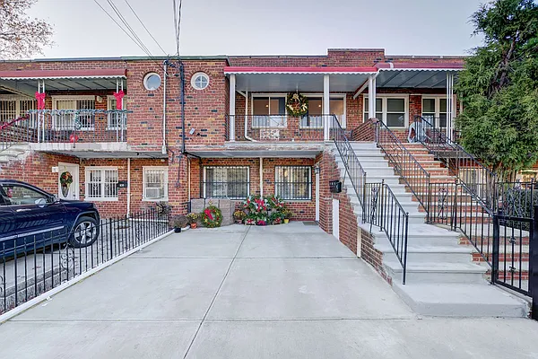 Sold by Compass | media 10