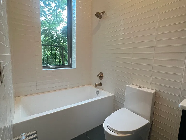 286 Grand St #302 — Photo 6