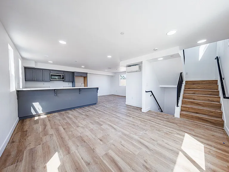 Huge 2, 3 & 4 Bed 2026 Townhomes — Photo 90