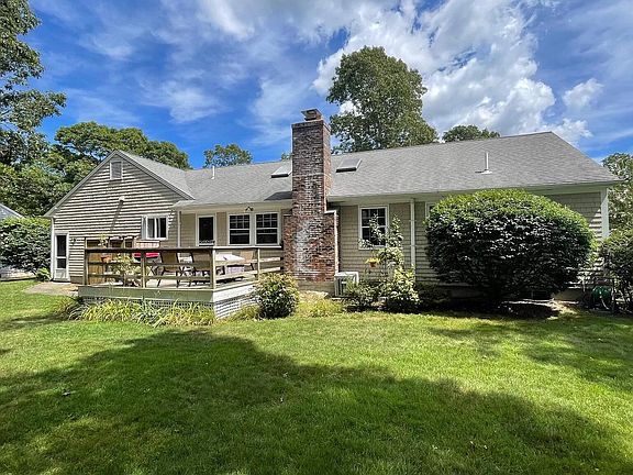 3rd image of 135 Diane Avenue