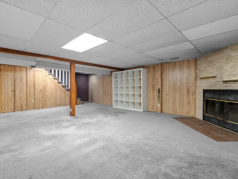 550 Versailles Dr — Photo 17