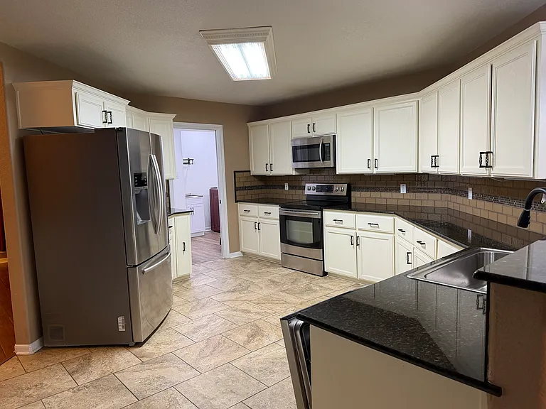 621 S Roy Reynolds Dr — Photo 17