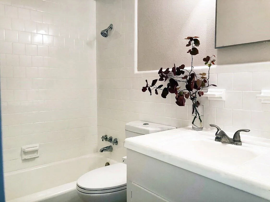 2 bed, 1.0 bath, $1,090 — Photo 4