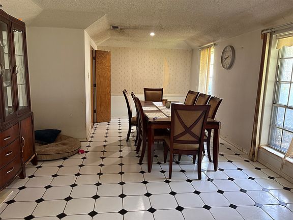 3rd image of 702 Granada Dr