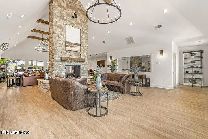4 bed, 2.5 bath, 2083 sqft, $2,850 — Photo 4