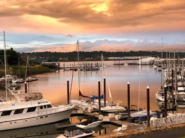 545 N Tomahawk Island Dr #3, Portland, OR 97217