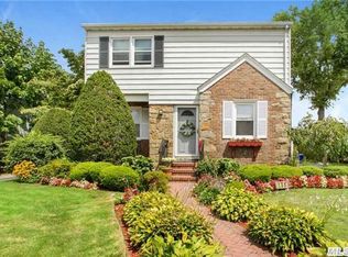 155 E Dover St, Valley Stream, NY 11580