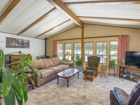 138 Parkdale Cir, Grants Pass, OR 97527