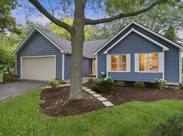 929 Alton Ct, Winthrop Harbor, IL 60096