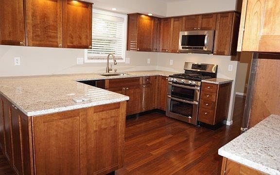 4th image of 444 Hinsdale Ct