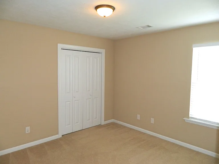 498 Sebastian Dr — Photo 11
