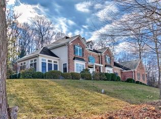 27 Sutton Rd, Tewksbury Township, NJ 08833