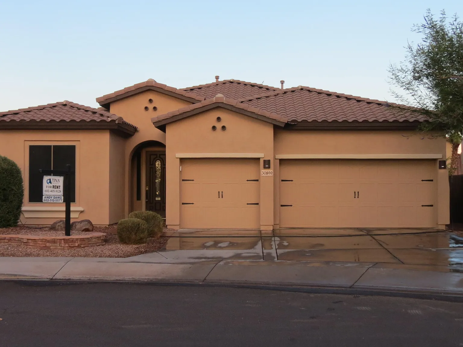 3 bed, 2.0 bath, 1942 sqft, $2,500 — Photo 2
