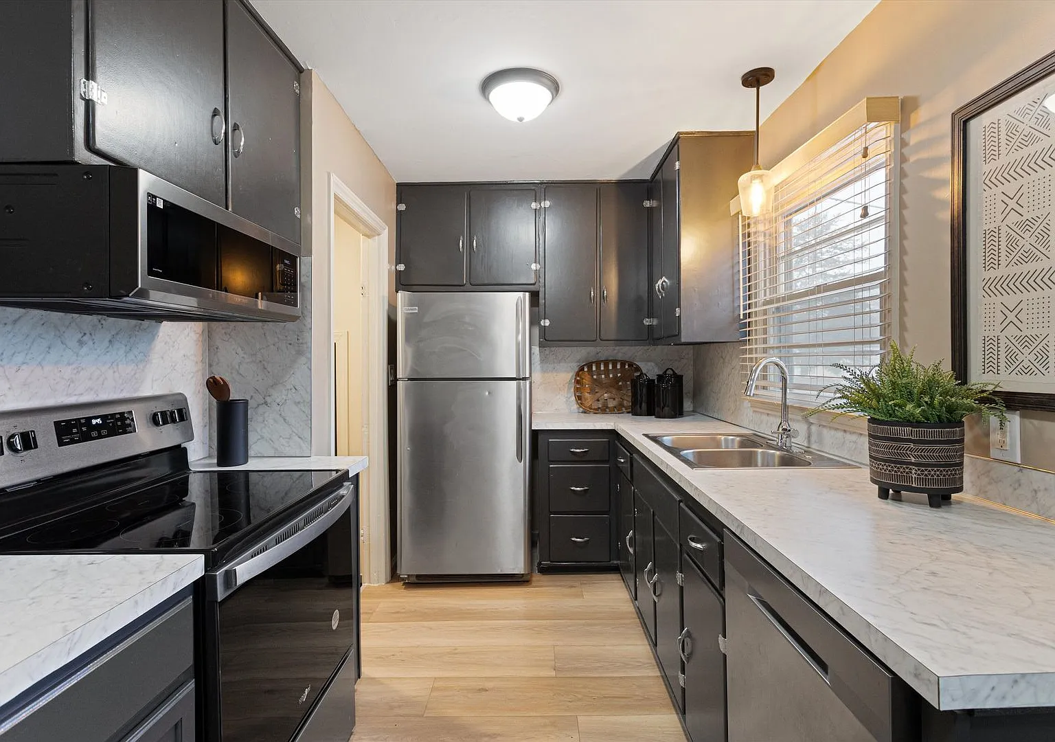 Gorgeous 2 bedroom 1 bathroom house! — Photo 1